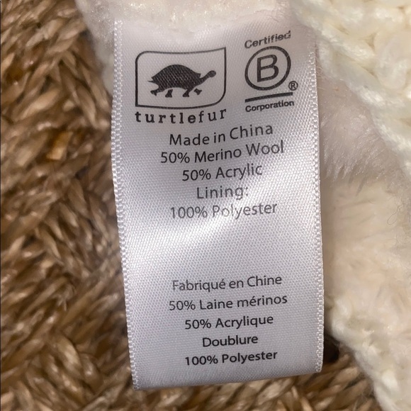 Turtlefur Cream Wool Blend Knit Pom-Pom Beanie with fuzzy fleece lining - Picture 4 of 8